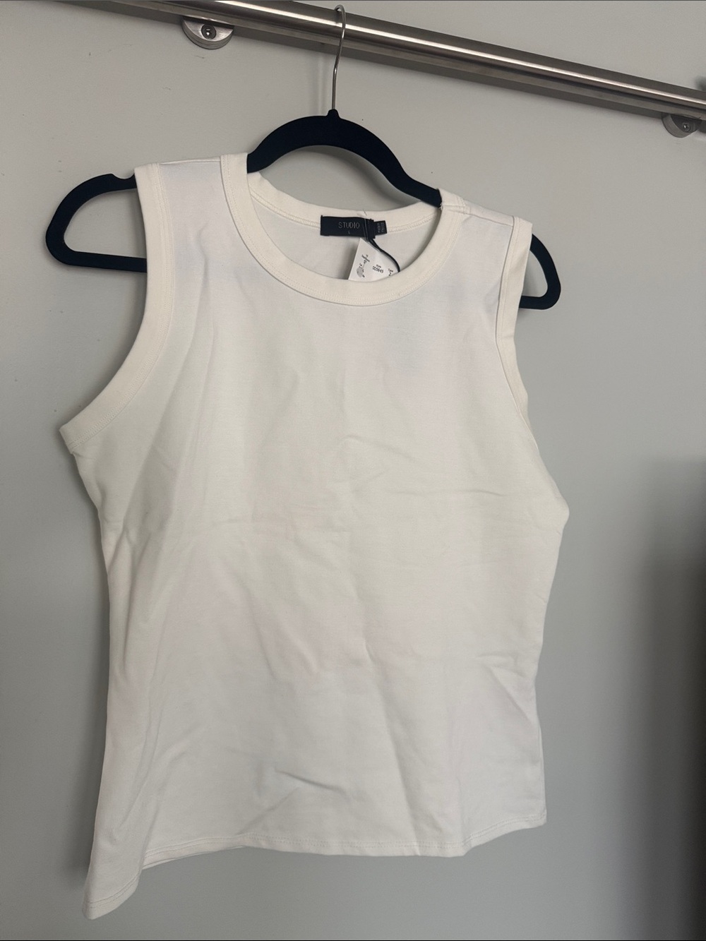 🐧2/$15 STUDIO L Off- White Basic Tank Top